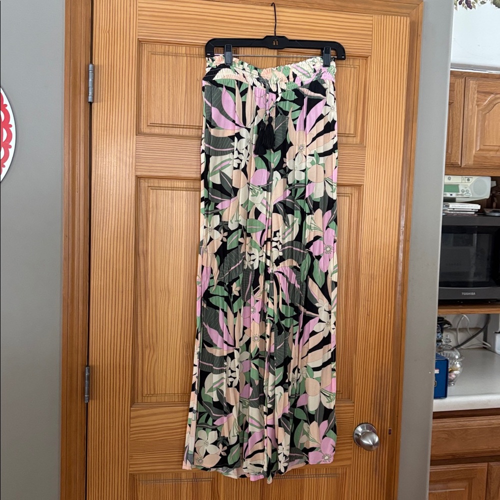 NWOT Roxy Pastel Floral Pants M